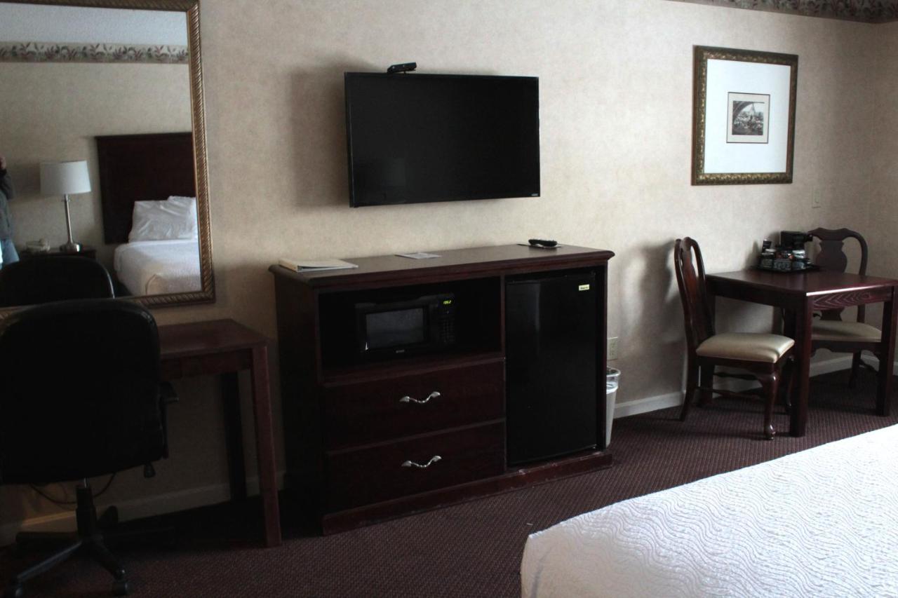 Shiretown Inn & Suites Houlton Bagian luar foto