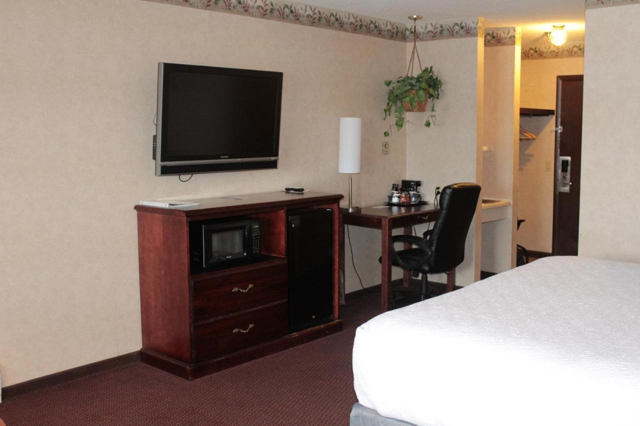 Shiretown Inn & Suites Houlton Bagian luar foto