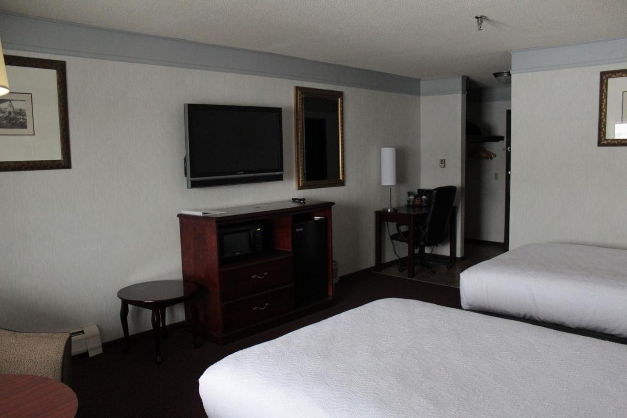 Shiretown Inn & Suites Houlton Bagian luar foto
