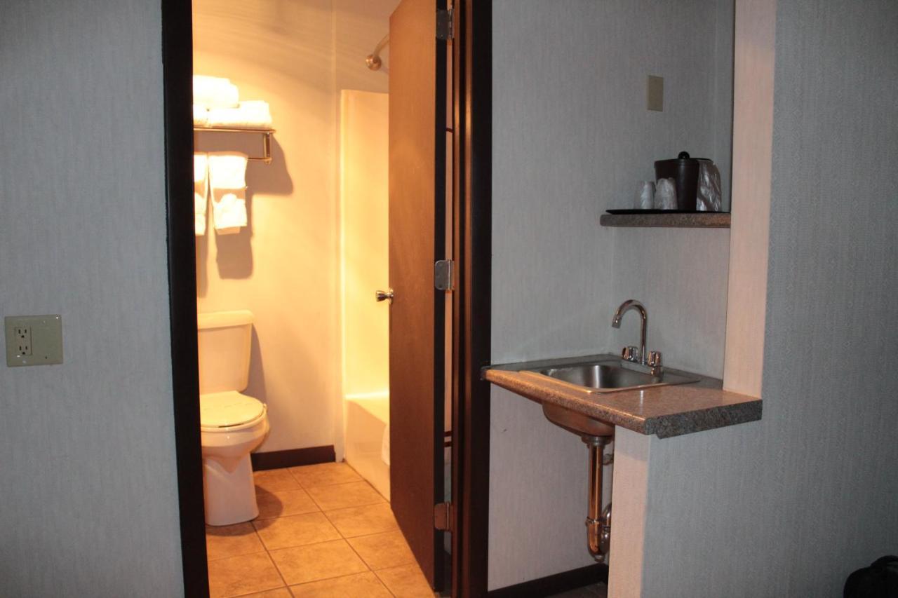 Shiretown Inn & Suites Houlton Bagian luar foto